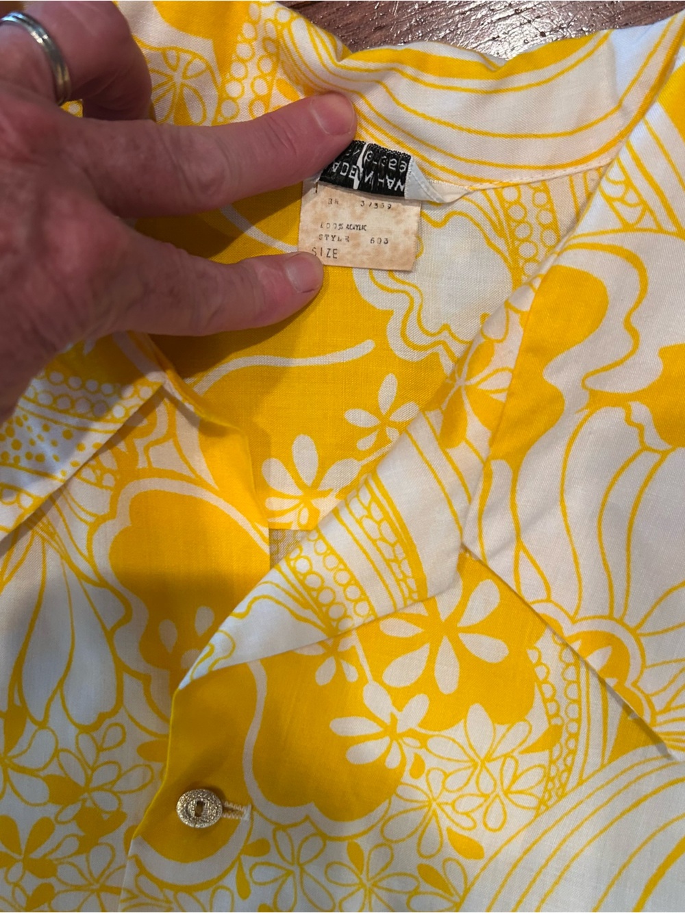 Vintage Made in Hawaii Floral Button Up Hawaiian Shirt - Picture 4 of 6